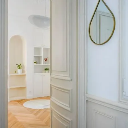 Cozy Flat In The Center Of